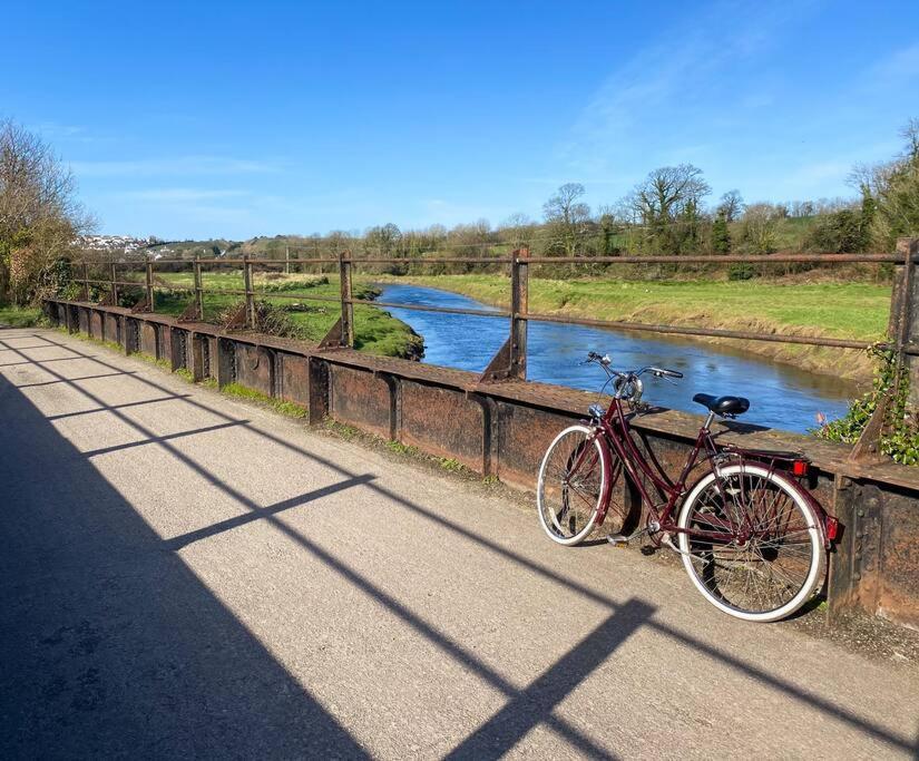Riverside Home By Camel Trail In Cornwall ウェイドブリッジ エクステリア 写真